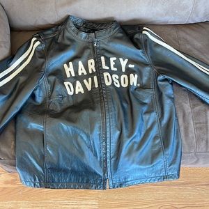 Harley Davidson leather jacket. Worn once. Great condition.